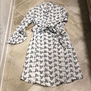 Adorable button down dress with tie at waist